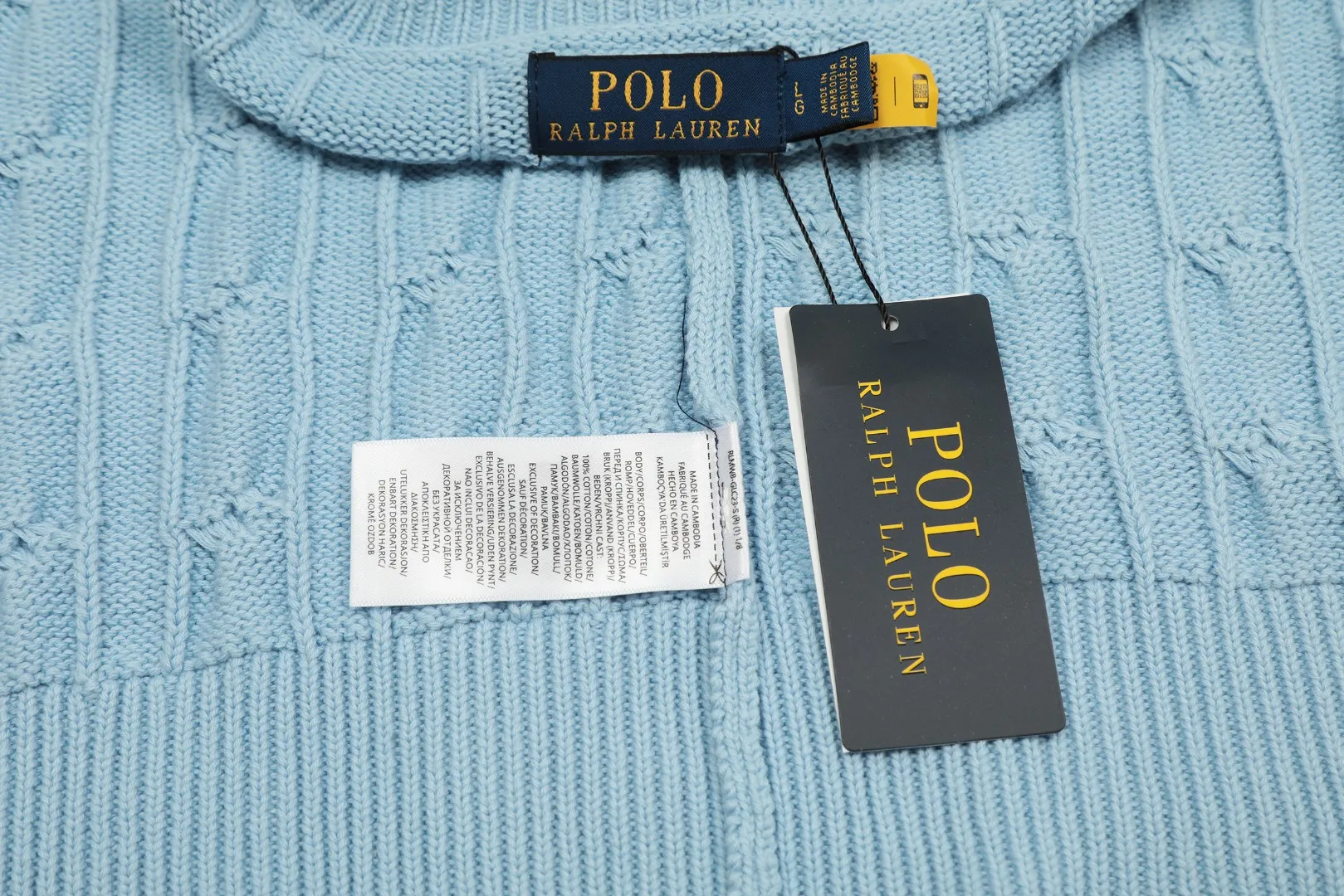 🅿️230 "Top quality" Style number: DS006# [Ralph Lauren round neck solid color pony embroidered logo twist knitted cardigan] ✅Ralph Lauren classic basic versatile knitted cardigan jacket for all seasons ✅Main supplier platform live broadcast Wholesale entity Replacement if out of stock No removal from shelves ✅ZP quality 1:1 version Scan code to enter the GF website Counter quality ✅Detailed quality The only one in Guangzhou Imported quality cotton yarn Focusing on high-end, cost-effective, and good quality. Needless to say, the version is restored to the original version. The maximum size can be worn up to 160 pounds. Loose, comfortable and stress-free. ✅The upper body is simple and easy to match. A must-have for goddess ootd. Good-looking clothes are never picky. A must-have in the goddess’ wardrobe. Size: S-XL. Color: Black, navy, off-white, gray, light blue, light pink, colorful blue, khaki, bright yellow, purple, Chinese red, turquoise green.